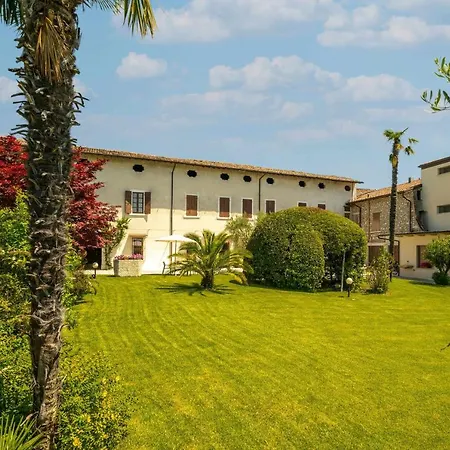 Apartment Palazzo Trevignane La Bella Scuderia San Felice del Benaco